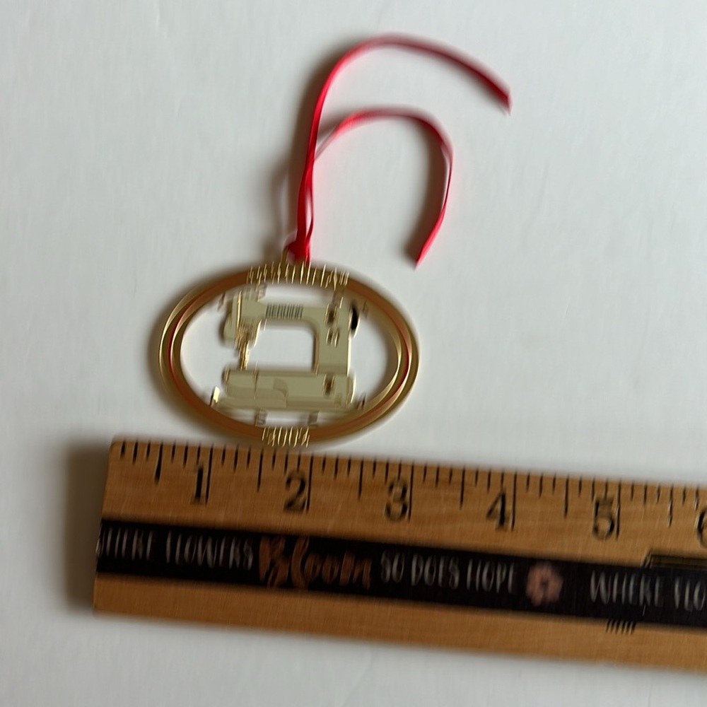 Bernina Holiday Ornament 2002 Sewing Machine Ornament Bernina Sewing Machine - Picture 4 of 14